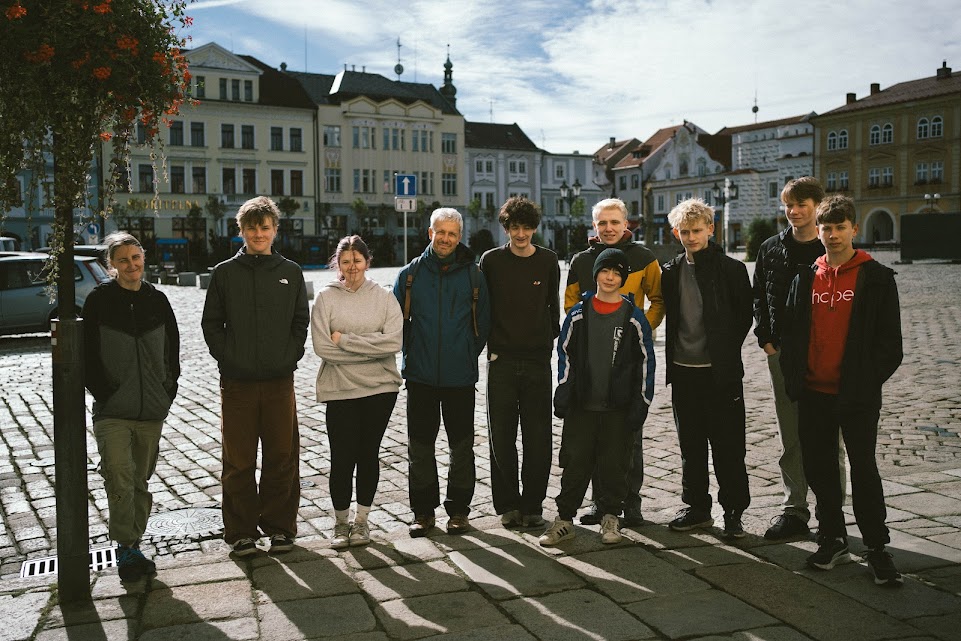 Naše mládež jela na víkend do Pelhřimova, aby posílily vzájemné vztahy a načerpali. Jako bonus si mohli prohlédnout místní muzeum Bible s  odborným výkladem.